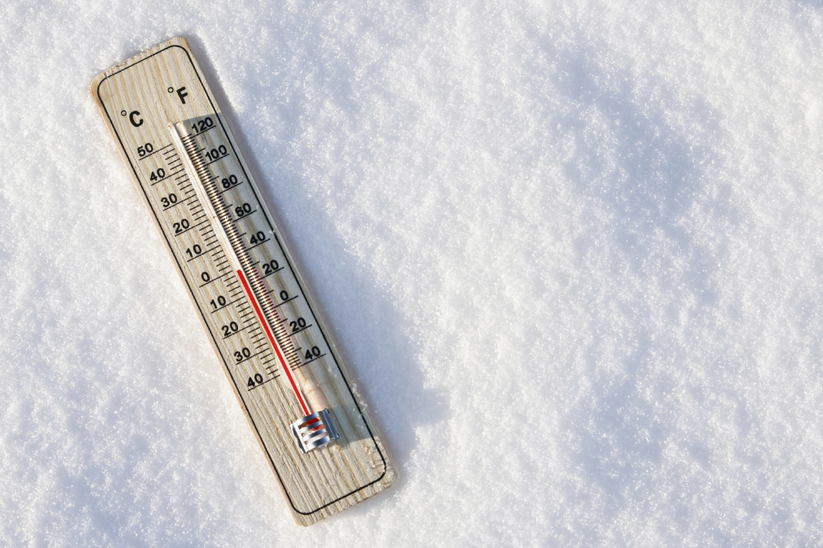 Thermometer In The Snow With Zero Temperature Dakota Electric   Winter Thermometer 1200x799 